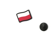 Mała przypinka patriotyczna przedstawia klasyczną biało‑czerwoną flagę Polski na eleganckim, czarnym podkładzie
