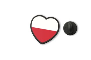 Przypinka serce i flaga Polski to lekki, odzieżowy pin wykonany z czarnego tworzywa