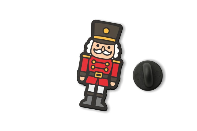 Przypinka dziadek do orzechów