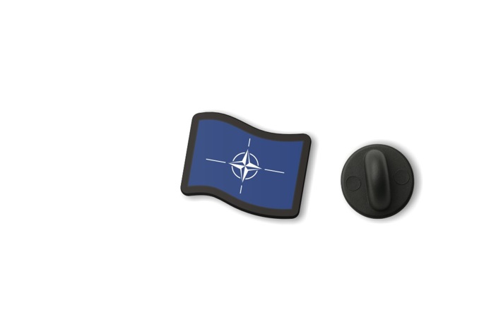Przypinka Flaga NATO pofalowana