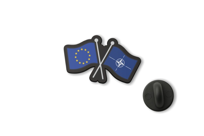Przypinka flagi UE i NATO